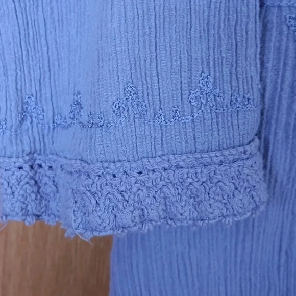 Christopher and Banks crinkle cotton 3/4 length sleeve crochet trim top L - Picture 4 of 7